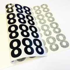 Klistermärksark med svart nummer 8